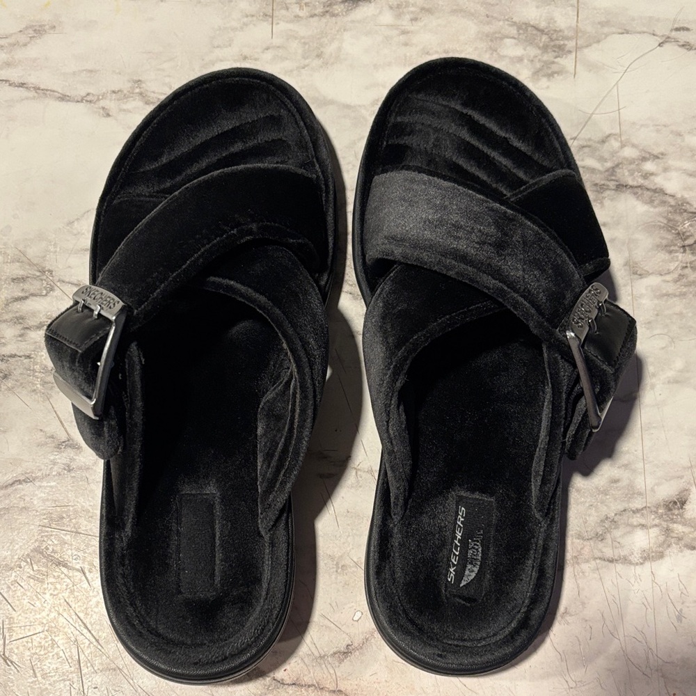 Skechers Women's Black Velvet Sandals/slippers